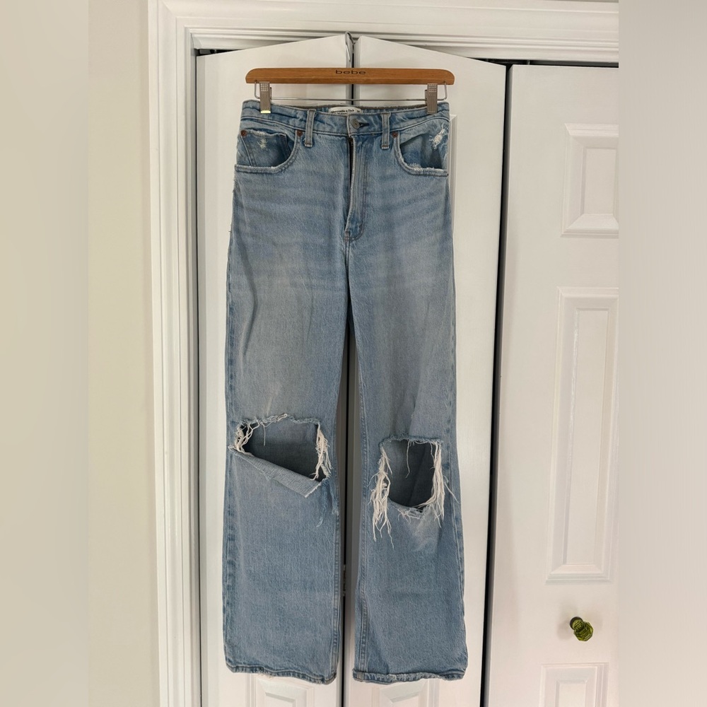 Abercrombie Curve Love 90s Relaxed Jean High Rise